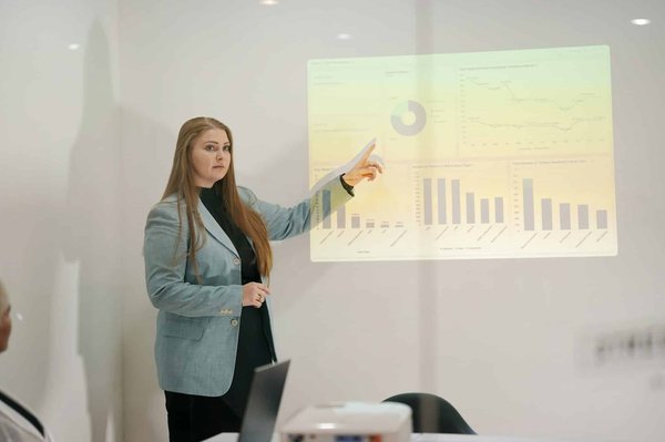 Comment structurer un programme de formation en leadership pour les employés dans le secteur de la santé ?